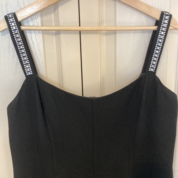 EUC. Evan Picone black, fitted dress accented straps & sweetheart neck. Size 16 - Picture 2 of 6